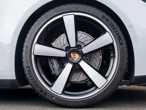 Certified 2025 Porsche 911 Carrera image 13