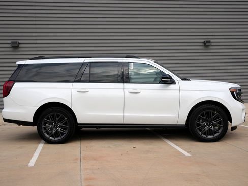 New 2027 Ford Expedition Max Platinum w/ Stealth Appearance Package AWD/4WD image 2