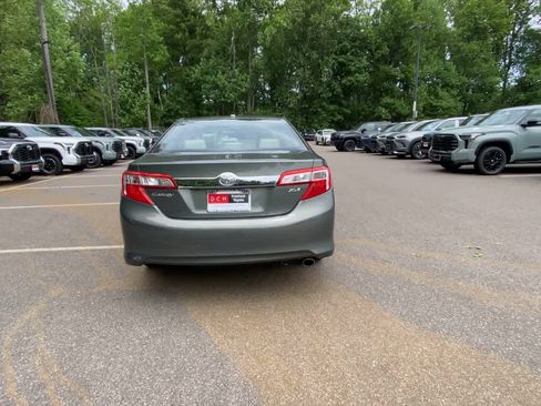 Used 2013 Toyota Camry XLE w/ Leather Pkg FWD image 10
