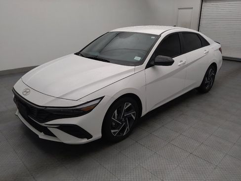 Used 2025 Hyundai Elantra Sport FWD image 2