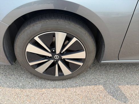 Used 2022 Nissan Altima 2.5 SV AWD/4WD image 14