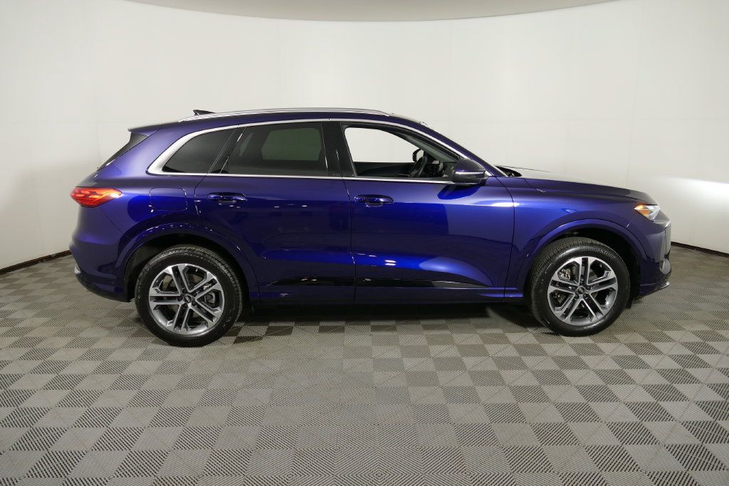 Certified 2025 Audi Q5 Premium w/ Convenience Package AWD/4WD image 2