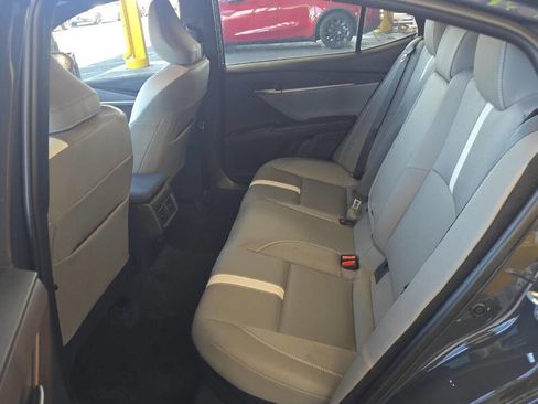 Used 2025 Toyota Camry SE image 11