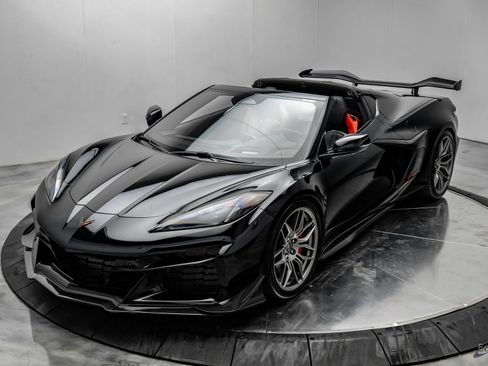 Used 2024 Chevrolet Corvette Z06 w/ Stealth Interior Trim Package RWD image 7