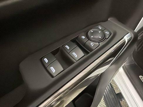 Used 2020 Chevrolet Silverado 1500 LTZ AWD/4WD image 12
