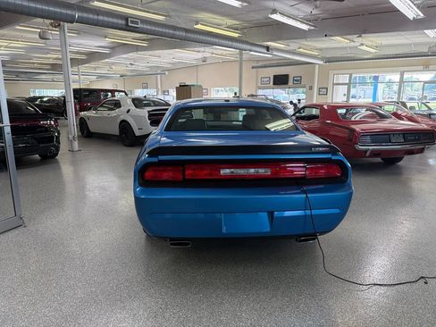 Used 2009 Dodge Challenger SRT8 w/ SRT Option Group II RWD image 4
