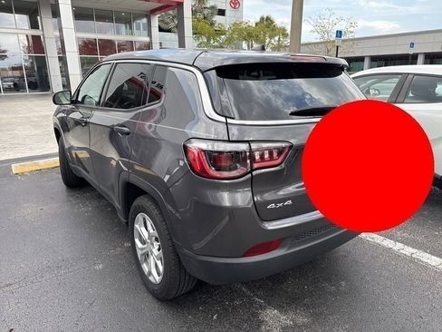 Used 2024 Jeep Compass Sport image 4