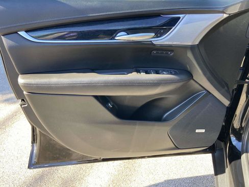 Used 2025 Cadillac XT5 Premium Luxury image 3