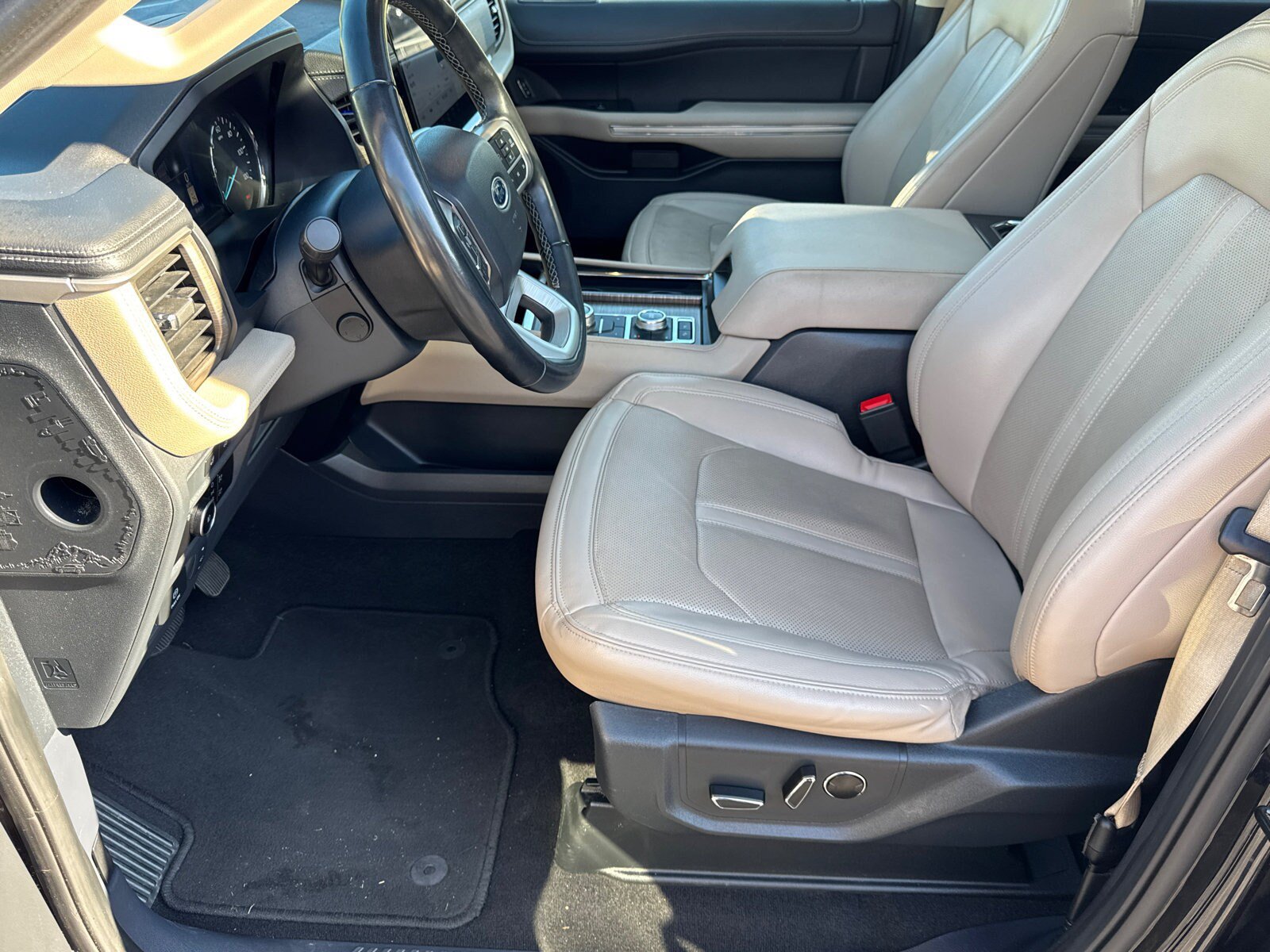Used 2024 Ford Expedition Max Limited AWD/4WD image 9