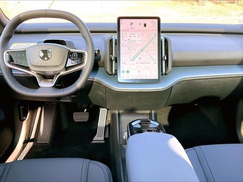 New 2025 Volvo EX30 Plus w/ Protection Package Premier image 9