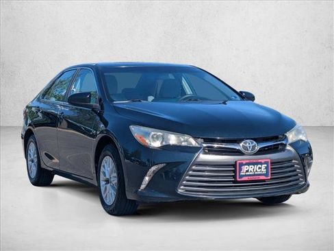 Used 2016 Toyota Camry LE FWD image 3