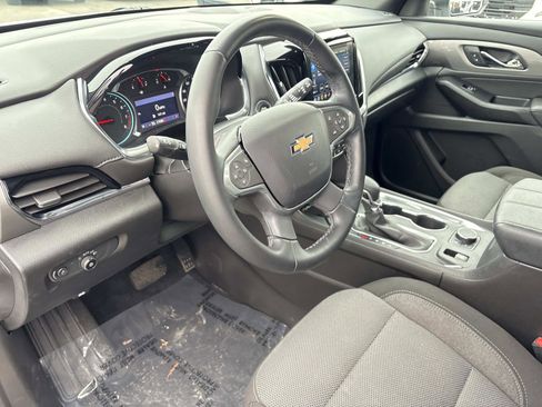 Used 2023 Chevrolet Traverse LT image 16