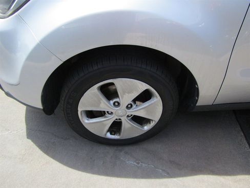 Used 2015 Kia Soul FWD image 13