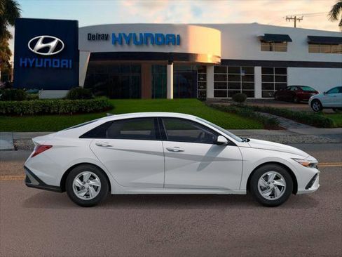 New 2026 Hyundai Elantra SE image 7