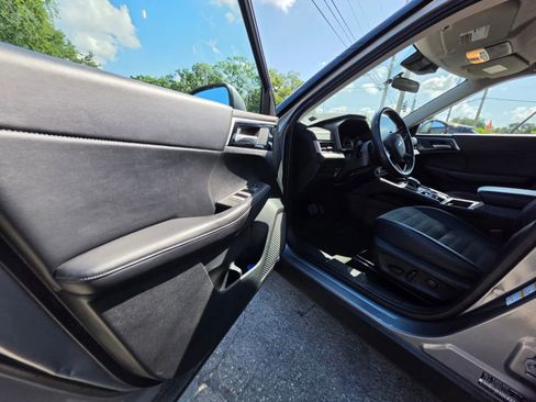 Used 2023 Mitsubishi Outlander SE image 11