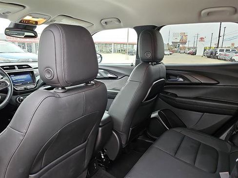 Used 2021 Chevrolet TrailBlazer LT w/ Premium Seating Package image 9