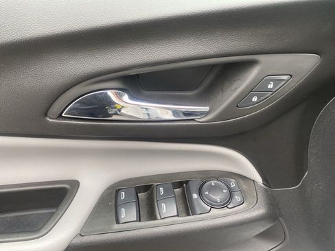Used 2024 Chevrolet Equinox LS FWD image 12