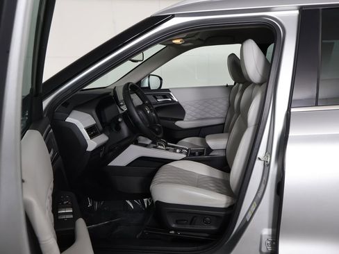 Used 2023 Mitsubishi Outlander SEL image 32