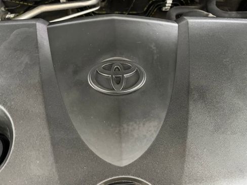 Used 2020 Toyota Camry SE FWD image 10