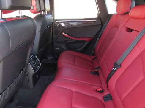 Used 2020 Porsche Macan Base image 15