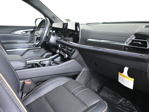 Used 2025 Chevrolet Traverse High Country w/ LPO, Floor Liner Package AWD/4WD image 15