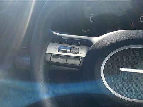 Certified 2025 Hyundai Kona SE image 17