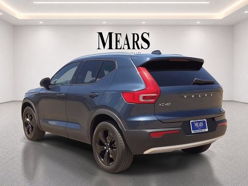 Used 2021 Volvo XC40 T4 Momentum FWD image 4