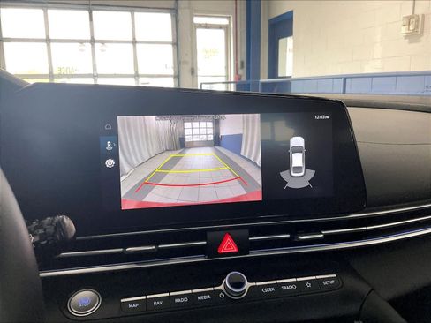 Certified 2023 Hyundai Elantra Limited FWD image 19