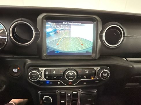 Used 2023 Jeep Wrangler Unlimited Sahara w/ Cold Weather Group AWD/4WD image 26