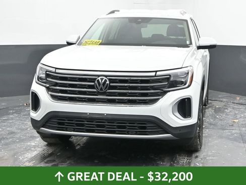 Used 2025 Volkswagen Atlas SE image 4