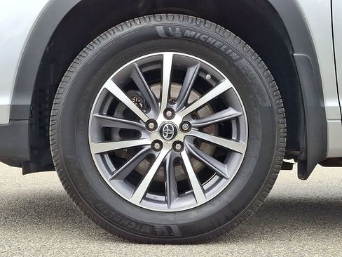 Used 2018 Toyota Highlander XLE AWD/4WD image 11