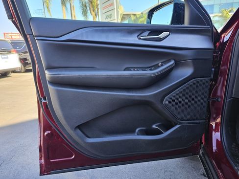 New 2025 Jeep Grand Cherokee L Altitude image 21