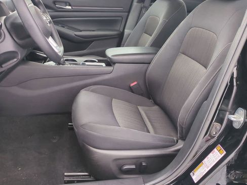 Used 2024 Nissan Altima 2.5 SV image 14