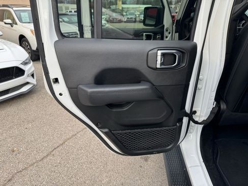 Used 2020 Jeep Wrangler Unlimited Sahara AWD/4WD image 14