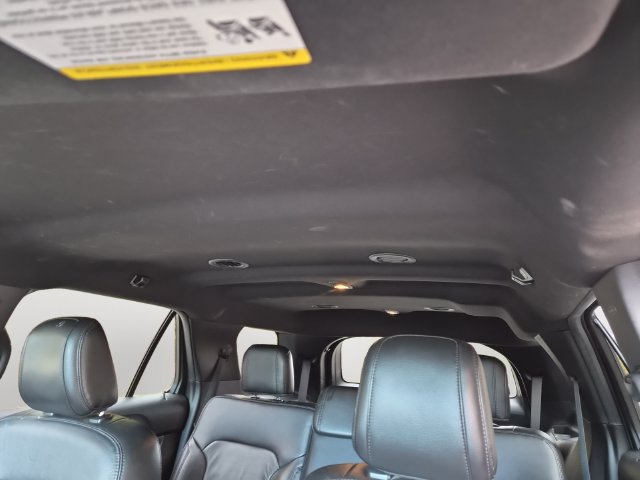 Used 2018 Ford Explorer XLT w/ Equipment Group 202A AWD/4WD image 12