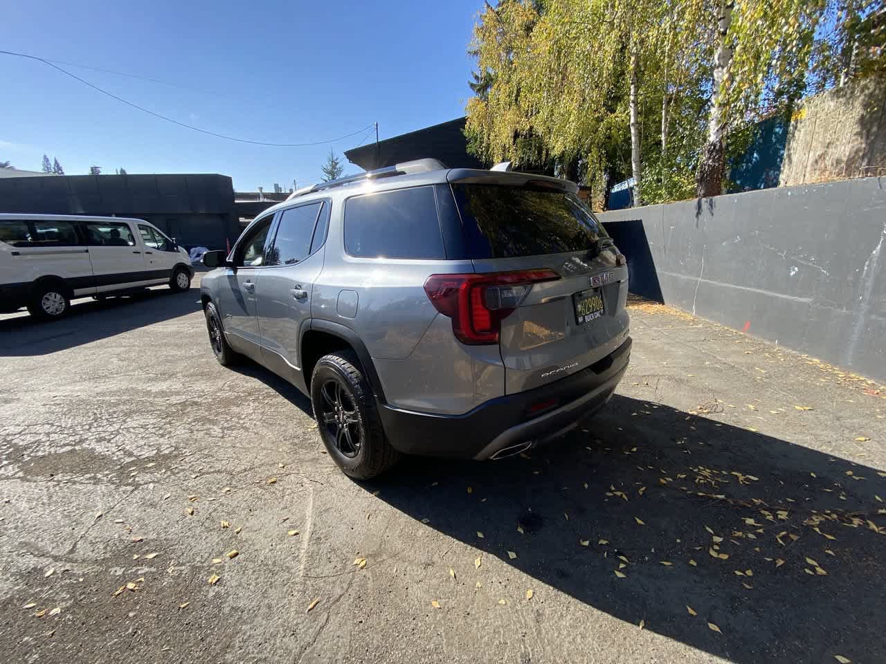 Used 2021 GMC Acadia AT4 w/ Technology Package AWD/4WD image 4