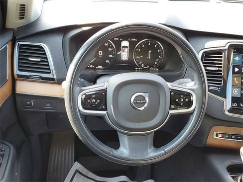 Used 2021 Volvo XC90 T6 Momentum w/ Advanced Package image 10