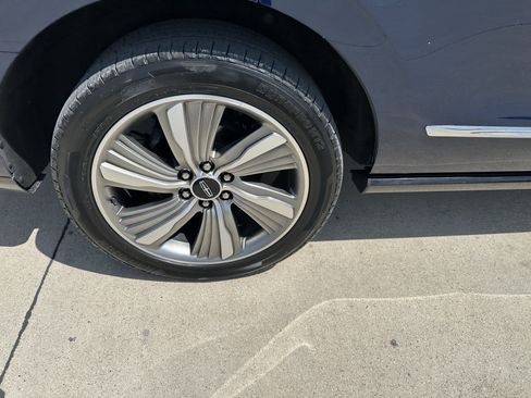 Used 2018 Lincoln Navigator Reserve w/ Technology Package AWD/4WD image 3