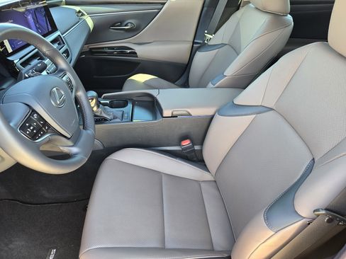 Certified 2025 Lexus ES 350 w/ Premium Package image 21