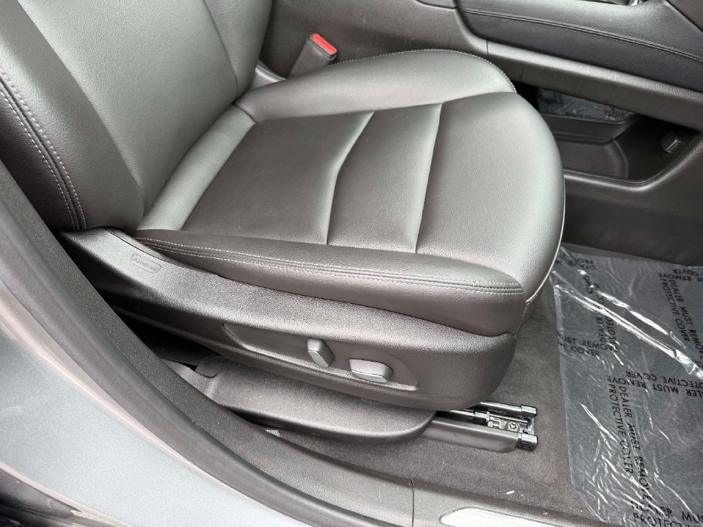Used 2024 Cadillac XT5 Luxury w/ LPO, Floor Liner Package AWD/4WD image 15