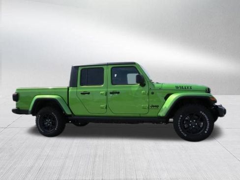 Used 2025 Jeep Gladiator Sport AWD/4WD image 2