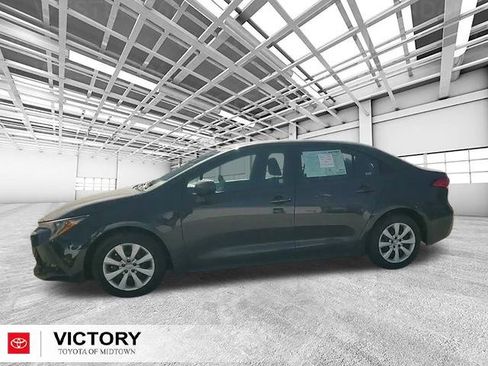 Used 2025 Toyota Corolla LE image 6