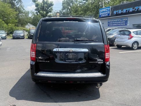 Used 2010 Chrysler Town & Country Touring Plus FWD image 9