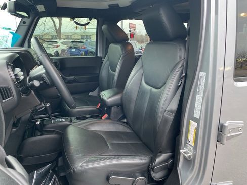 Used 2015 Jeep Wrangler Unlimited Sahara image 10