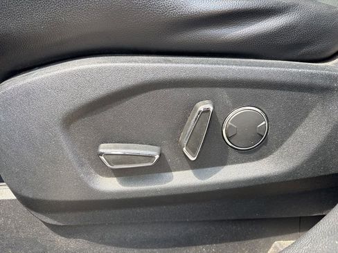 Used 2018 Ford Edge Titanium w/ Equipment Group 302A AWD/4WD image 18