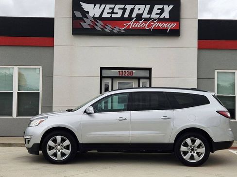 Used 2017 Chevrolet Traverse LT w/ Style and Technology Package FWD image 30