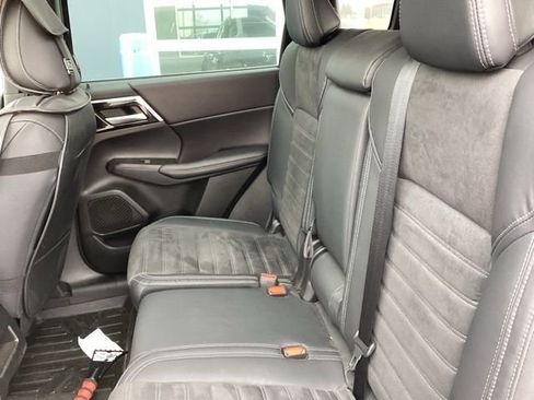 Used 2023 Mitsubishi Outlander SE image 15