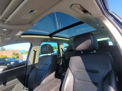Used 2017 Volkswagen Touareg Executive AWD/4WD image 19