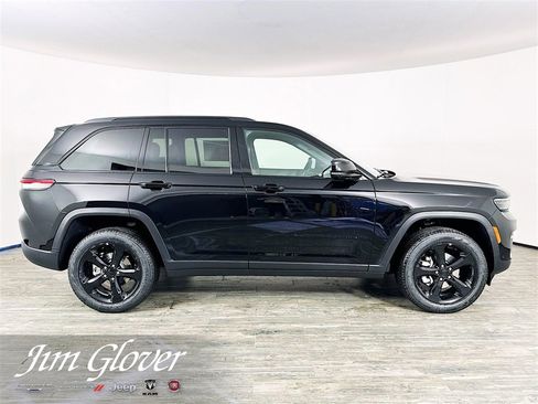 New 2025 Jeep Grand Cherokee Limited w/ Luxury Tech Group II image 5