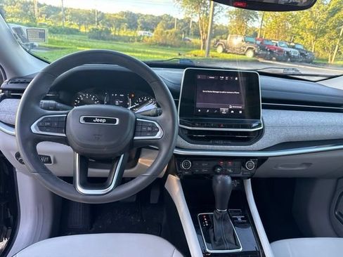 Used 2022 Jeep Compass Latitude w/ Sun and Sound Group FWD image 12